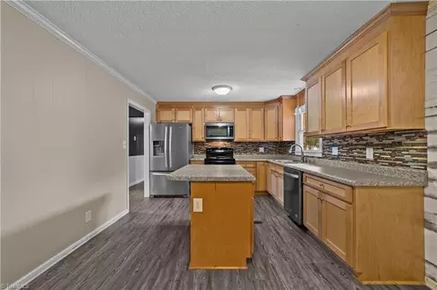 Kitchen - 2275 Crescent Rd, Salisbury, NC 28146 photo 3 of 10