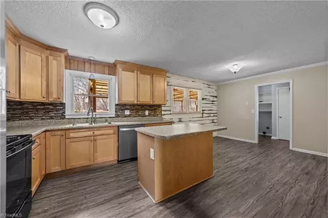 Kitchen - 2275 Crescent Rd, Salisbury, NC 28146 photo 1 of 10