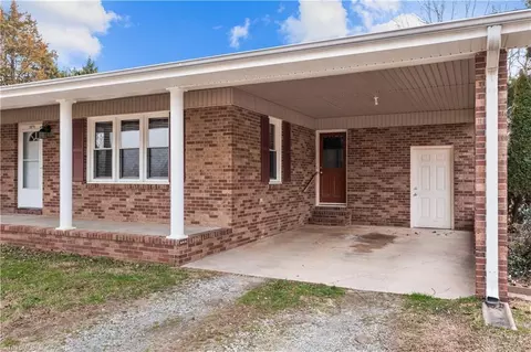 Exterior - 2275 Crescent Rd, Salisbury, NC 28146 photo 7 of 17