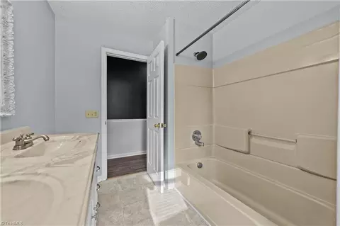 Bath - 2275 Crescent Rd, Salisbury, NC 28146 photo 3 of 4