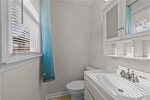 Bath - 2275 Crescent Rd, Salisbury, NC 28146 photo 4 of 4