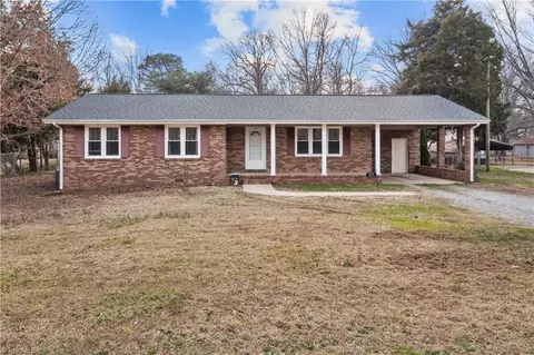 Exterior - 2275 Crescent Rd, Salisbury, NC 28146 photo 2 of 17