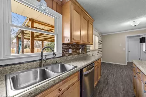 Kitchen - 2275 Crescent Rd, Salisbury, NC 28146 photo 7 of 10