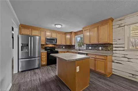 Kitchen - 2275 Crescent Rd, Salisbury, NC 28146 photo 2 of 10