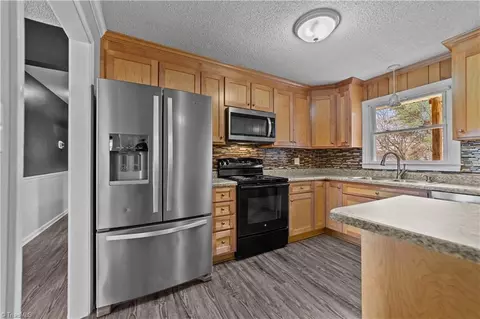 Kitchen - 2275 Crescent Rd, Salisbury, NC 28146 photo 5 of 10