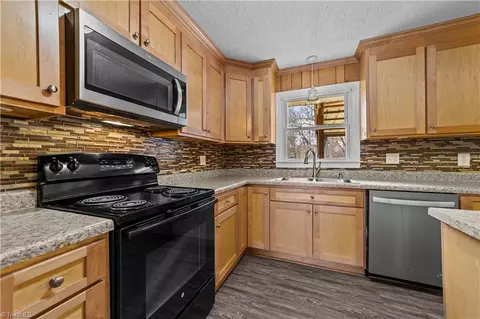 Kitchen - 2275 Crescent Rd, Salisbury, NC 28146 photo 6 of 10