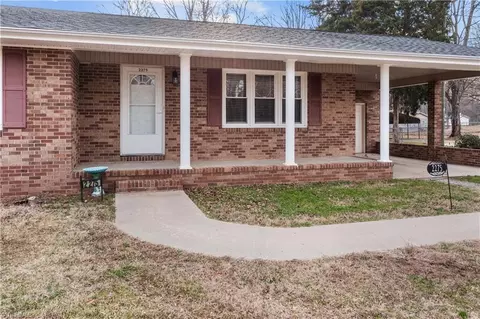 Exterior - 2275 Crescent Rd, Salisbury, NC 28146 photo 4 of 17