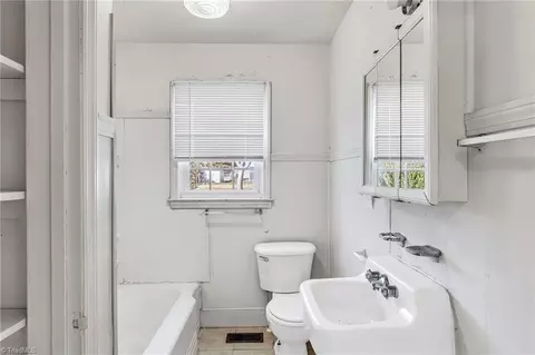 Bath - 605 Fairfield Rd, High Point, NC 27263 photo 1 of 2