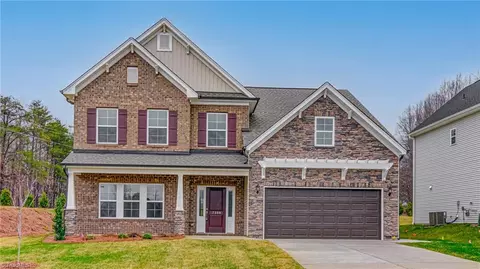 7398 Deerhurst Ln, Kernersville, NC 27284