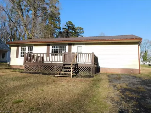 884 Center St W, Lexington, NC 27292
