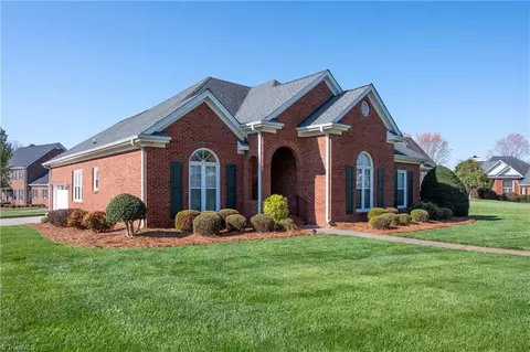 109 Oakmont Ct, Advance, NC 27006