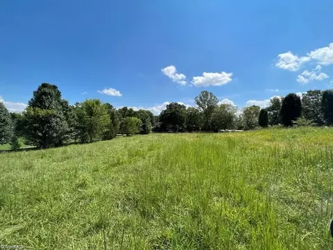 1333 Flippin Rd, Mount Airy, NC 27030