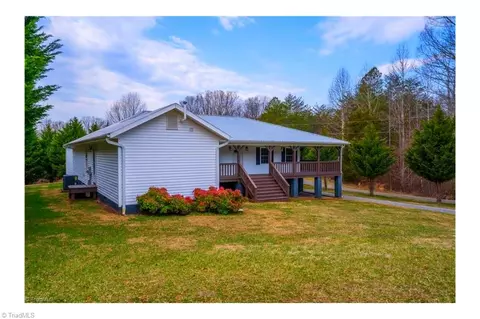389 Dodson Mill Rd W, Pilot Mountain, NC 27041