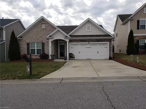 5768 Misty Meadows Ct, Clemmons, NC 27012