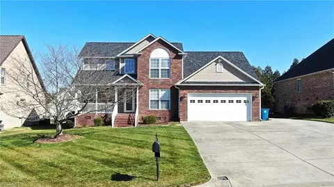 1006 Courtland Ln, Archdale, NC 27263