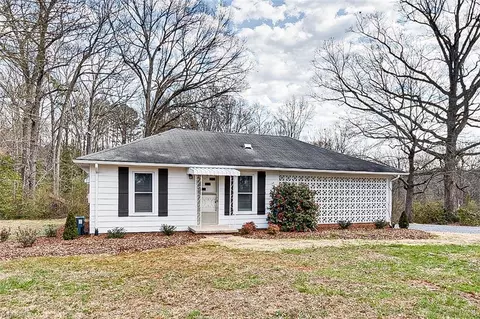 139 Mount Zions Church Rd, Seagrove, NC 27341