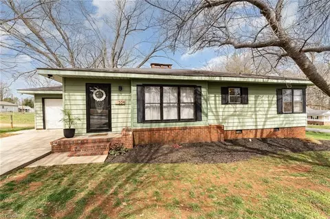 225 Swaim St, Randleman, NC 27317