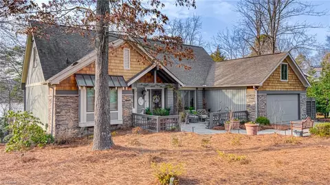 3905 Oak Hollow Dr, High Point, NC 27265