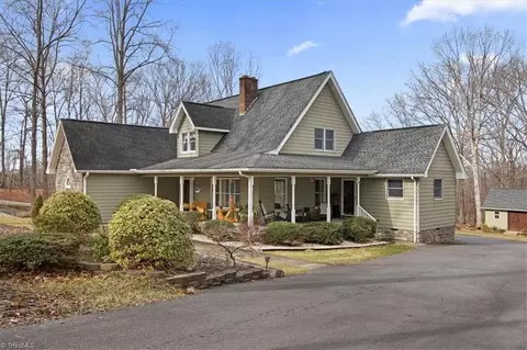 286 Farmbrook Rd, Mount Airy, NC 27030