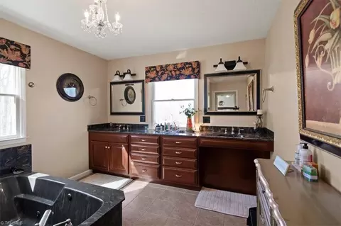 Bath - 286 Farmbrook Rd, Mount Airy, NC 27030 photo 2 of 6