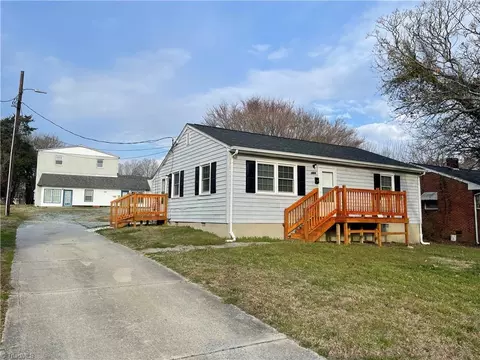 1642 Willomore St, Greensboro, NC 27403
