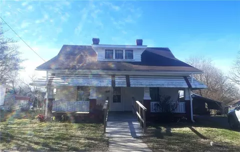 705 Wentworth St, Reidsville, NC 27320