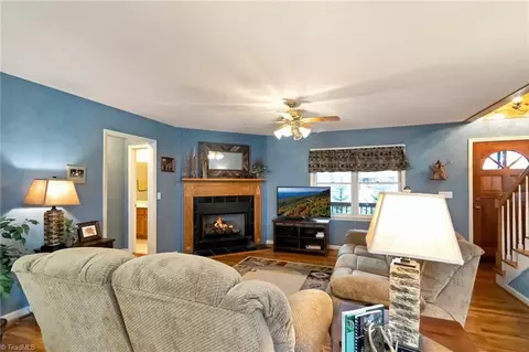Living - 116 Bulltown Dr, Purlear, NC 28665 photo 3 of 6