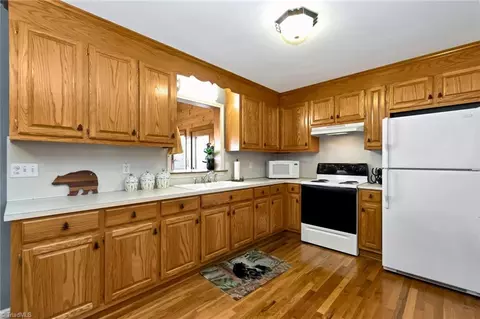 Kitchen - 116 Bulltown Dr, Purlear, NC 28665 photo 2 of 5