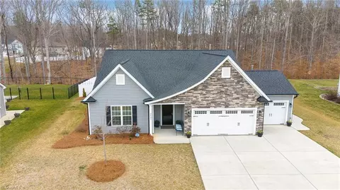 2537 Redwood Hill Ct, Kernersville, NC 27284