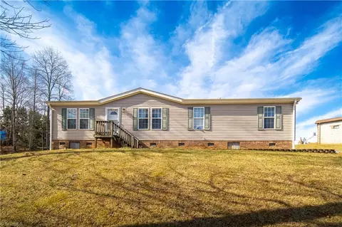 136 Hacker House Trl, Pilot Mountain, NC 27041