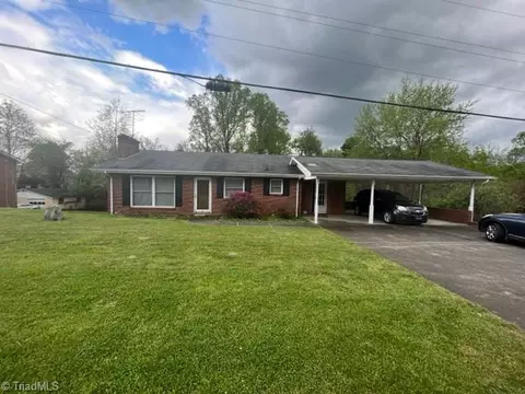 2556 Westfield Rd, Mount Airy, NC 27030