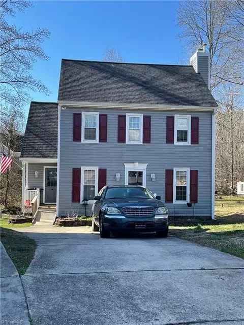15 Gatehouse Ln, Greensboro, NC 27407