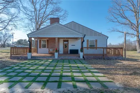 4445 A Courtney Huntsville Rd, Yadkinville, NC 27055