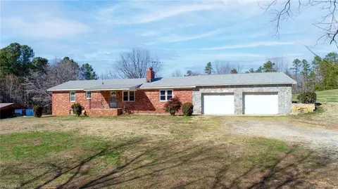 148 Cricket Ln, Advance, NC 27006