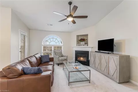 6105 Hedgecock Cir #3B, High Point, NC 27265
