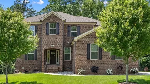 8891 Bakersfield Dr, Kernersville, NC 27284