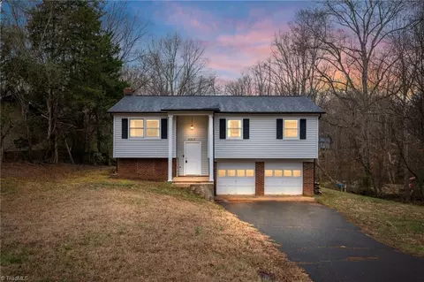 5313 Crown Point Dr, Tobaccoville, NC 27050