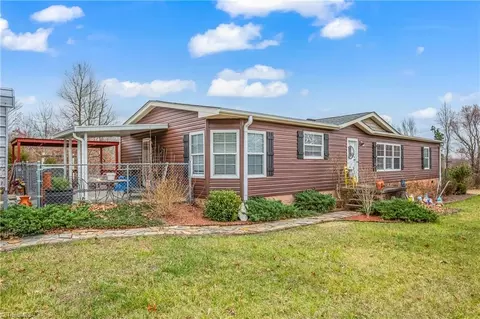 6851 Baux Mountain Rd, Germanton, NC 27019