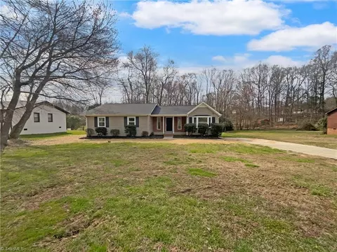 4307 Creekview Dr, Trinity, NC 27370
