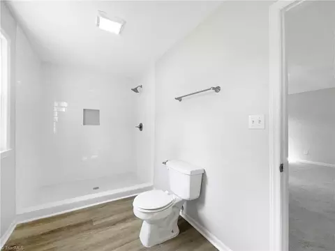 Bath - 4307 Creekview Dr, Trinity, NC 27370 photo 2 of 3