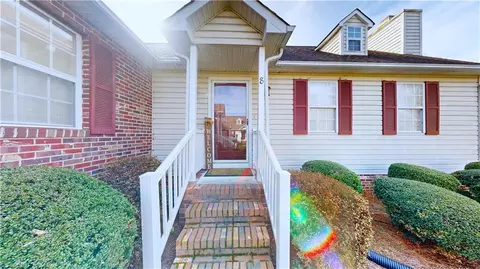 736 Salem St #8, Thomasville, NC 27360