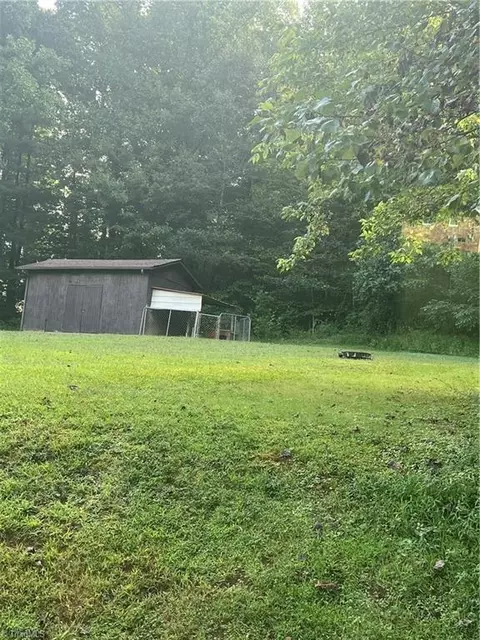000 Carlton Rd, Boomer, NC 28606