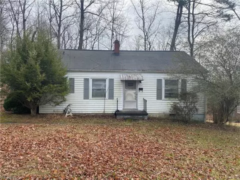 275 South St, Elkin, NC 28621