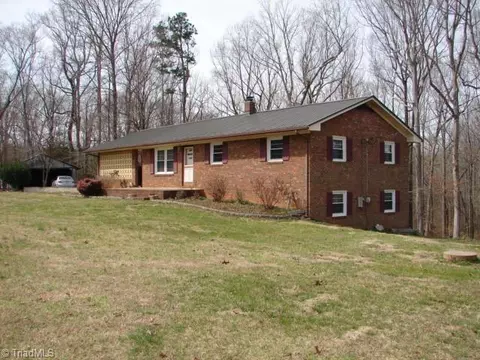 5302 Ridge Rd, Seagrove, NC 27341