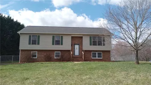 4308 Fosterdale Ln, Winston Salem, NC 27107