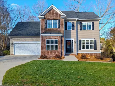 165 Valleyoak Ct, Clemmons, NC 27012