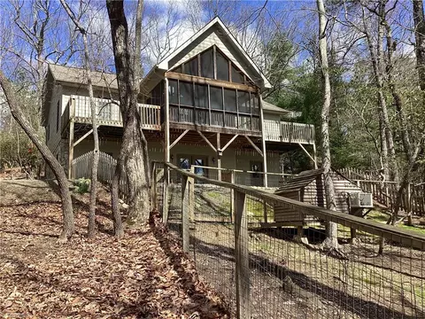 1160 Jonathan Dr, Lowgap, NC 27024
