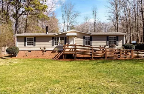 166 Brockland Dr, Advance, NC 27006