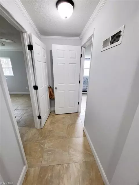 Entry Way - 5005 Windemere Cir, Trinity, NC 27370 photo 3 of 3