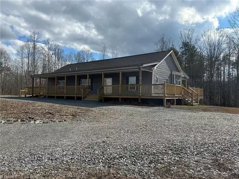 295 Caterpillar Trl, Mount Airy, NC 27030
